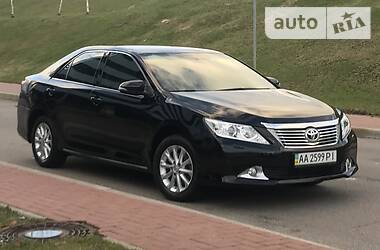 Седан Toyota Camry 2013 в Киеве