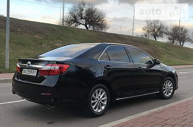 Седан Toyota Camry 2013 в Киеве