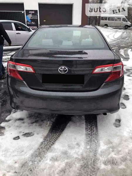 Седан Toyota Camry 2013 в Дніпрі