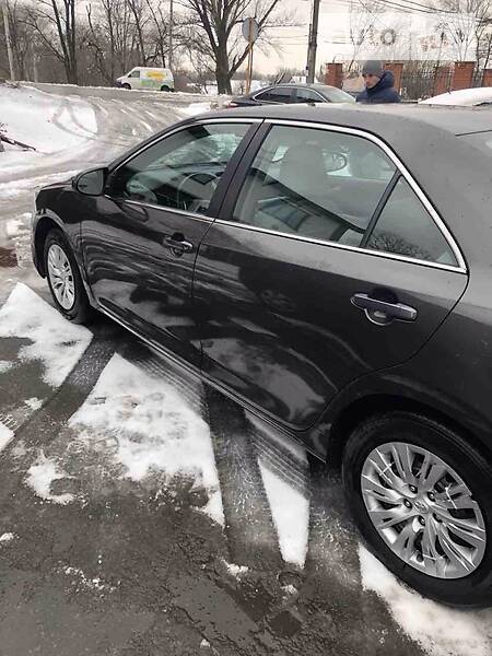 Седан Toyota Camry 2013 в Дніпрі
