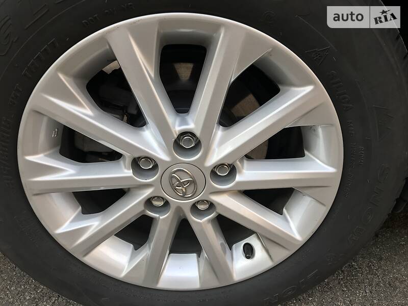 Седан Toyota Camry 2016 в Києві