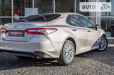 Седан Toyota Camry 2017 в 