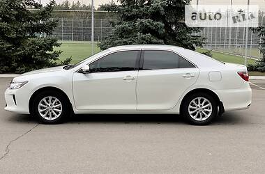 Седан Toyota Camry 2015 в Киеве