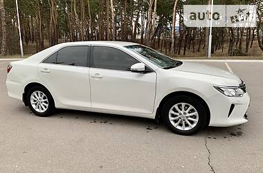 Седан Toyota Camry 2015 в Киеве