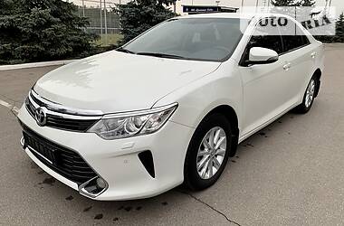 Седан Toyota Camry 2015 в Киеве