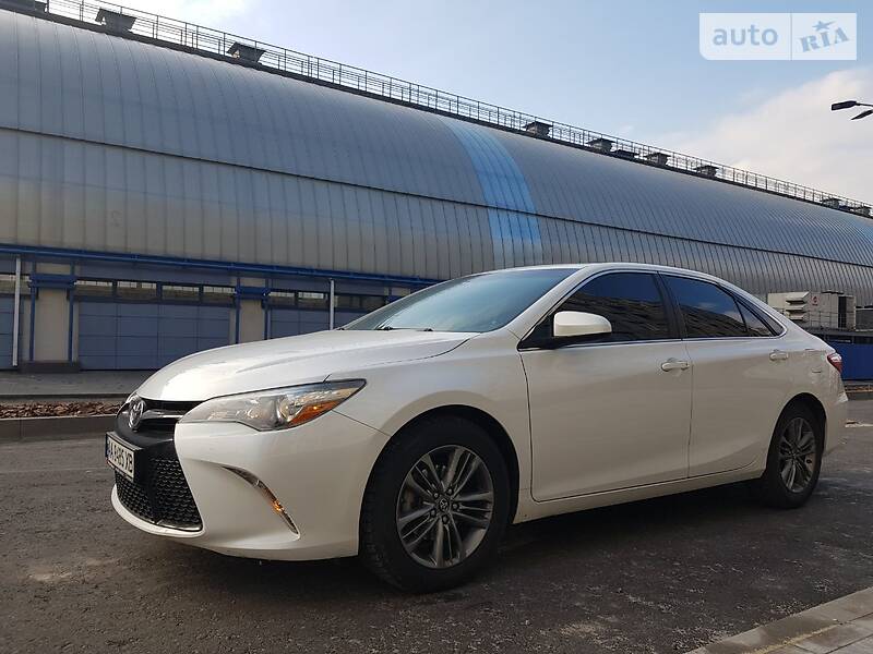 Седан Toyota Camry 2016 в Києві