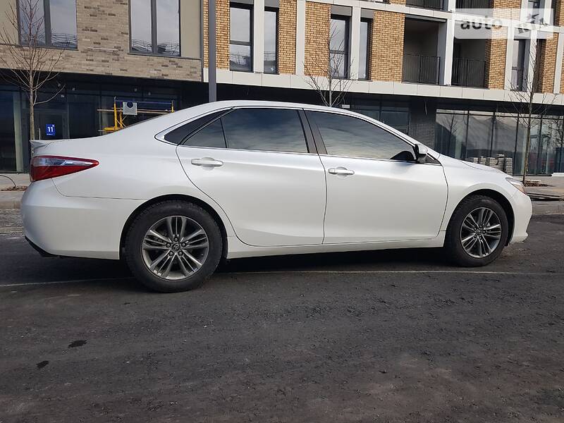 Седан Toyota Camry 2016 в Києві