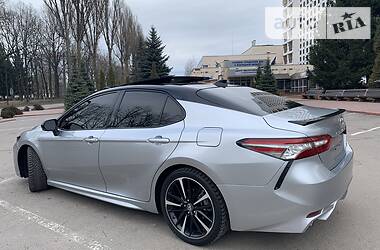 Седан Toyota Camry 2018 в Киеве