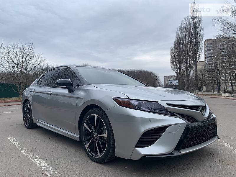 Седан Toyota Camry 2018 в Киеве