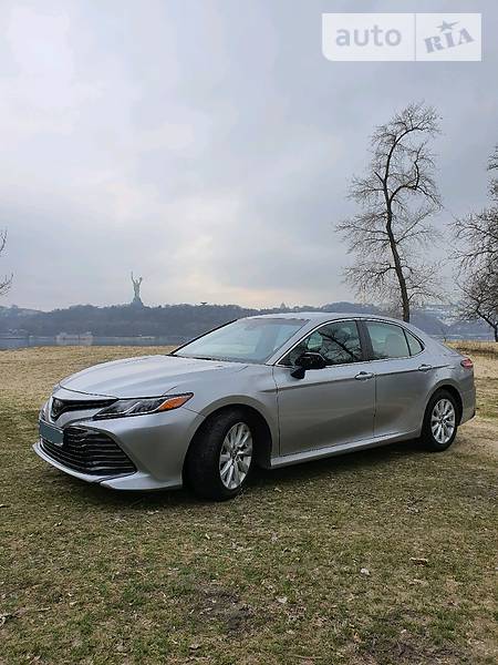 Седан Toyota Camry 2018 в 
