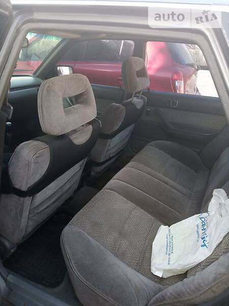 Седан Toyota Camry 1987 в Херсоні