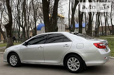 Седан Toyota Camry 2011 в Каменском