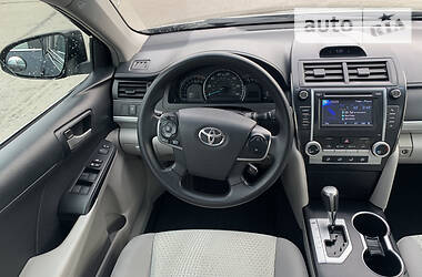 Седан Toyota Camry 2013 в 