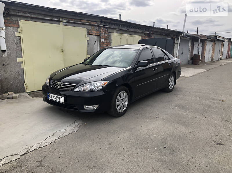 Седан Toyota Camry 2004 в Києві