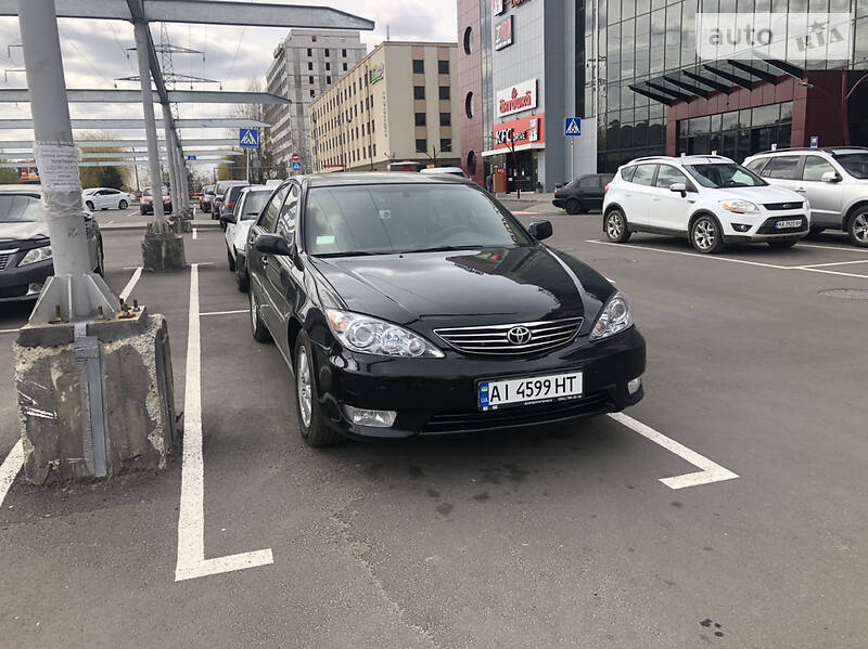 Седан Toyota Camry 2004 в Києві