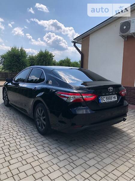 Седан Toyota Camry 2018 в Львові