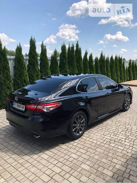 Седан Toyota Camry 2018 в Львові