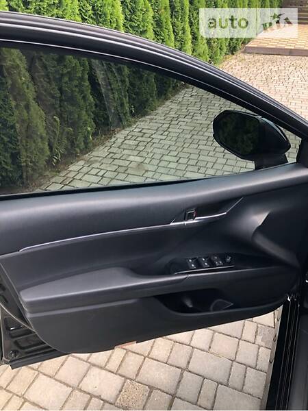 Седан Toyota Camry 2018 в Львові
