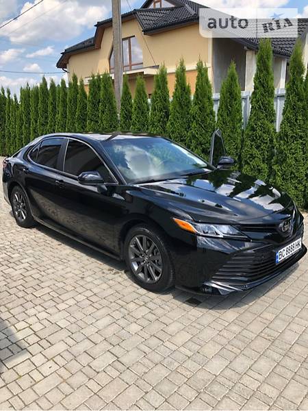 Седан Toyota Camry 2018 в Львові