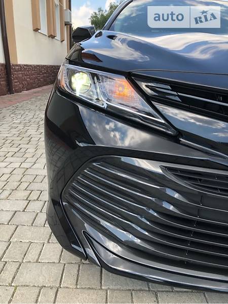 Седан Toyota Camry 2018 в Львові