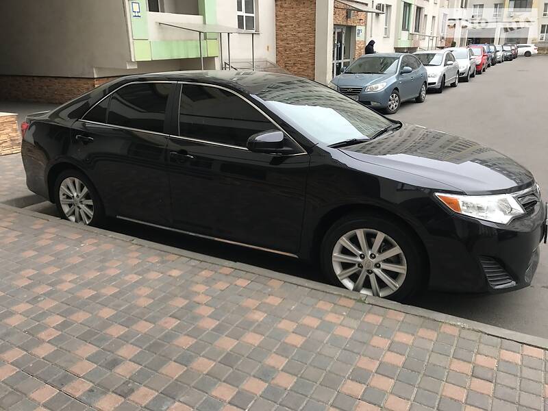 Седан Toyota Camry 2014 в Киеве
