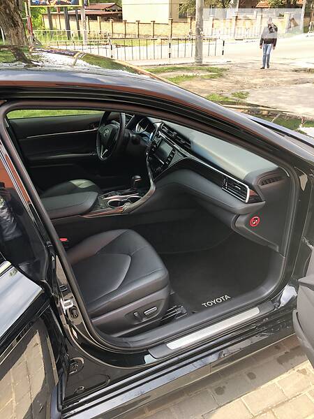 Седан Toyota Camry 2018 в Києві