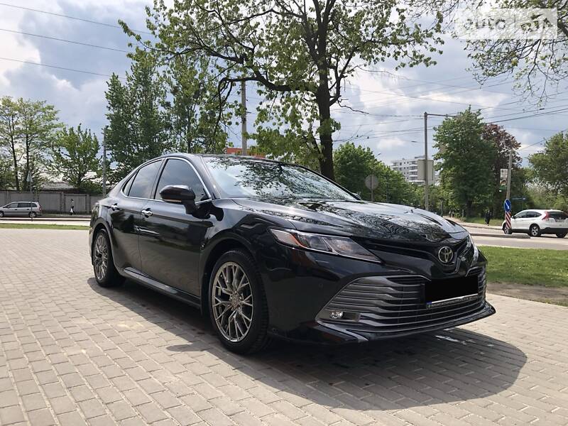 Седан Toyota Camry 2018 в Києві