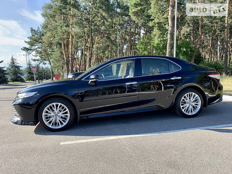 Седан Toyota Camry 2018 в Києві