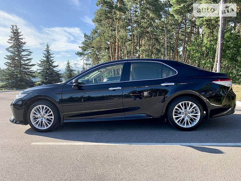 Седан Toyota Camry 2018 в Києві