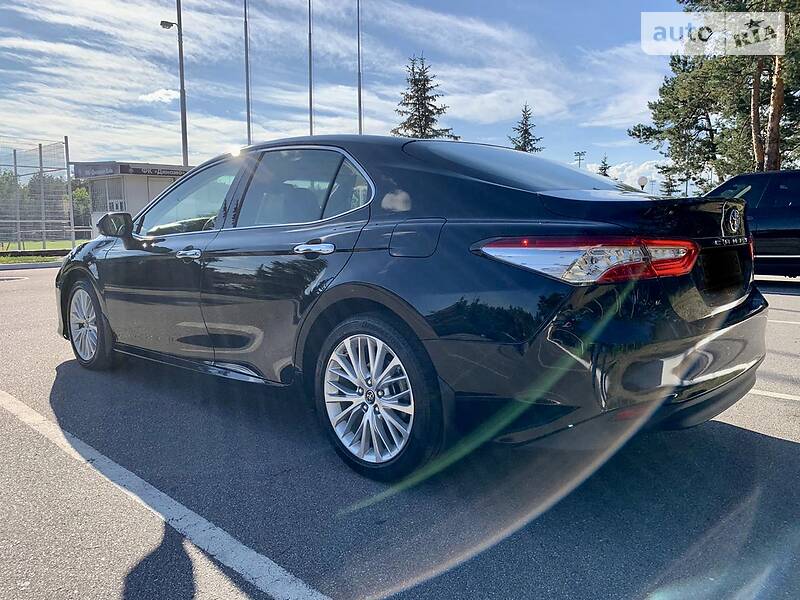 Седан Toyota Camry 2018 в Києві
