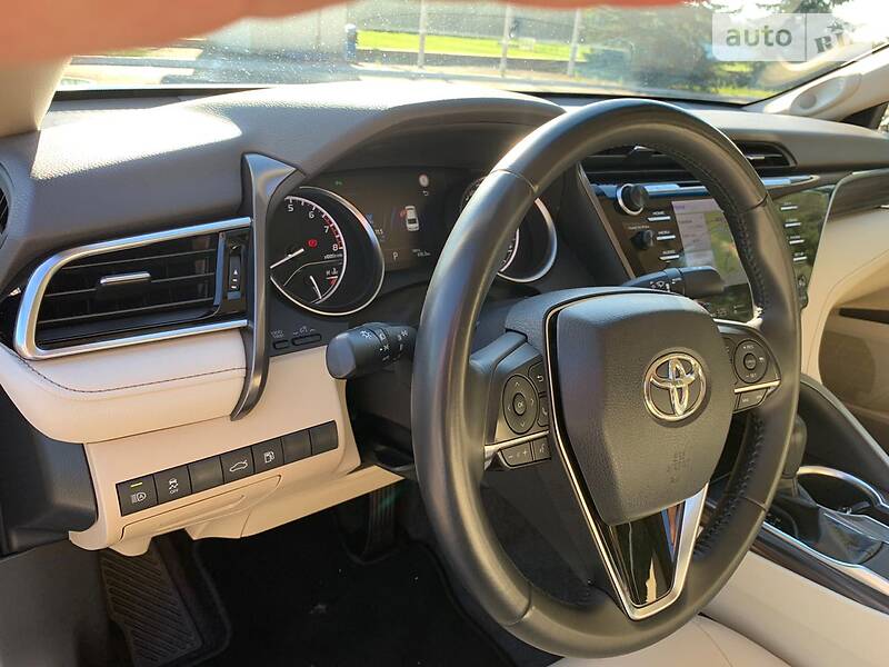 Седан Toyota Camry 2018 в Києві