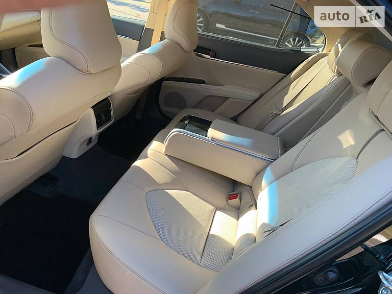 Седан Toyota Camry 2018 в Києві