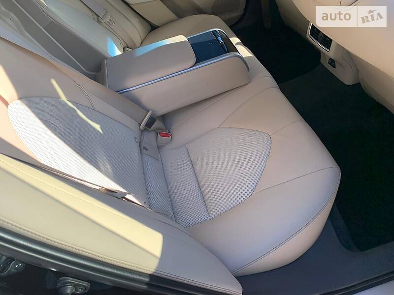 Седан Toyota Camry 2018 в Києві