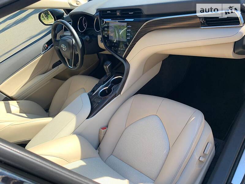 Седан Toyota Camry 2018 в Києві