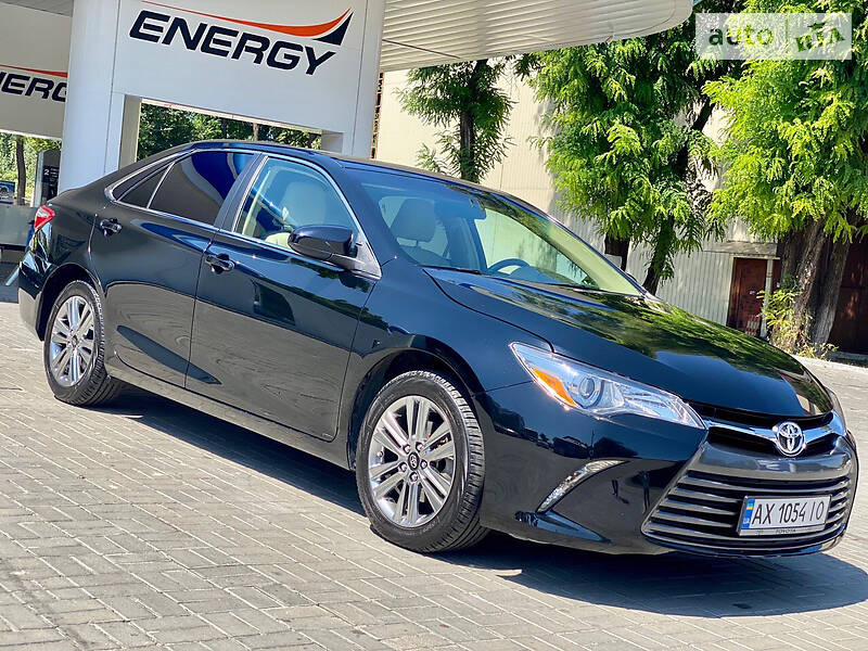 Седан Toyota Camry 2015 в Дніпрі