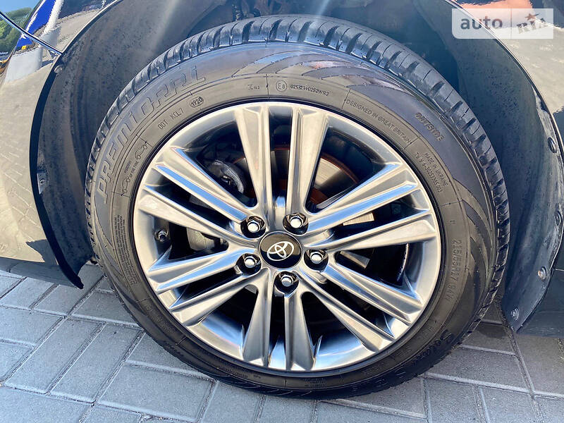 Седан Toyota Camry 2015 в Дніпрі