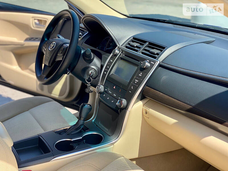 Седан Toyota Camry 2015 в Дніпрі