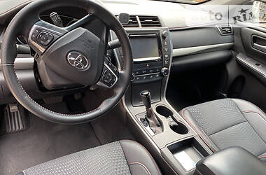 Седан Toyota Camry 2015 в Киеве