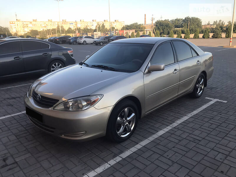 Седан Toyota Camry 2003 в Мариуполе