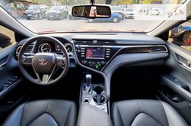 Седан Toyota Camry 2018 в Киеве