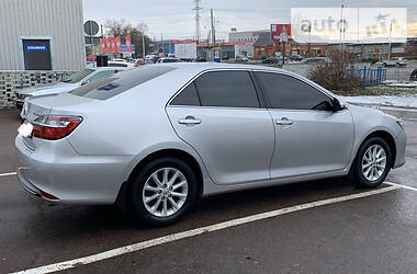 Седан Toyota Camry 2017 в Сумах