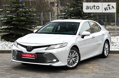 Седан Toyota Camry 2018 в Львові