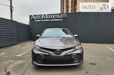 Седан Toyota Camry 2017 в Киеве