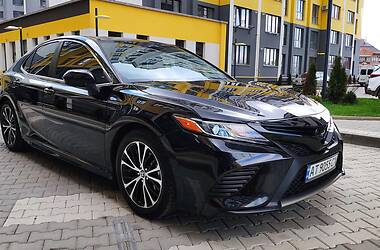 Седан Toyota Camry 2019 в Ивано-Франковске