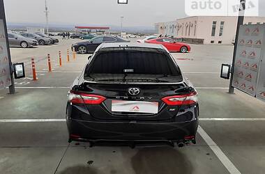 Седан Toyota Camry 2018 в Чернигове