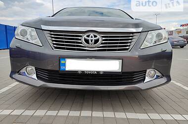 Седан Toyota Camry 2013 в Виннице