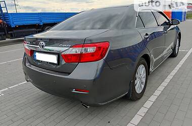 Седан Toyota Camry 2013 в Виннице