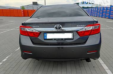 Седан Toyota Camry 2013 в Виннице