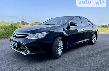 Седан Toyota Camry 2015 в Хусте
