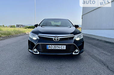 Седан Toyota Camry 2015 в Хусте